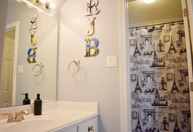 bathroom with a shower with curtain and vanity