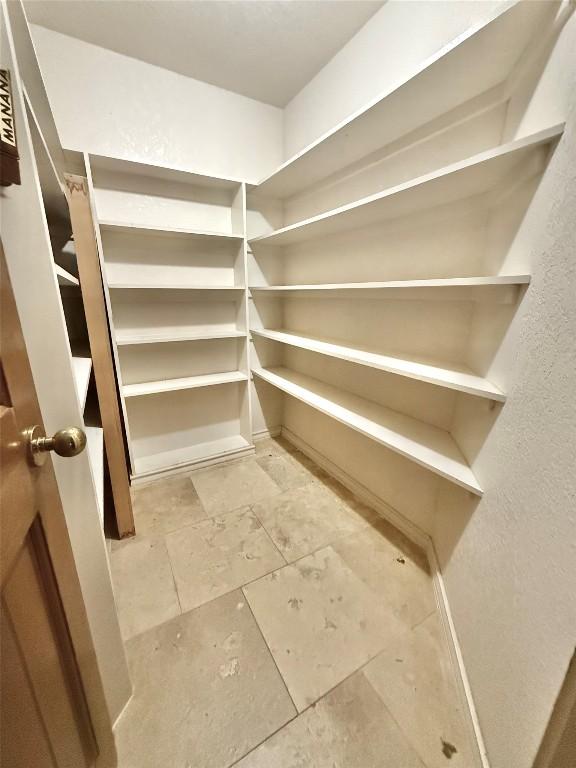 7011 Quill Leaf Cv, Austin, TX 78750 - view of pantry