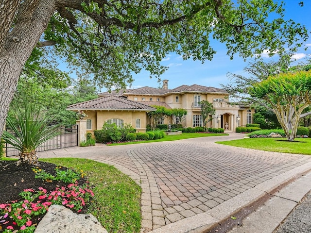 view of mediterranean / spanish-style house