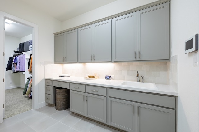 washroom featuring light tile patterned flooring and sink