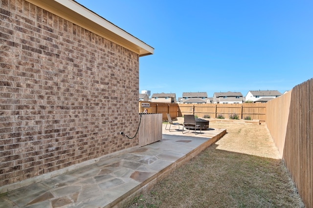 view of yard featuring a patio