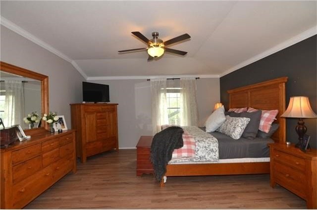 bedroom featuring vaulted ceiling, ceiling fan, hardwood / wood-style floors, and crown molding