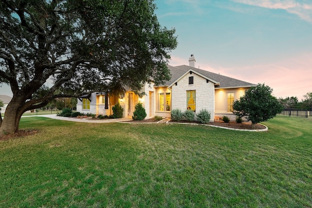 view of front facade with a lawn