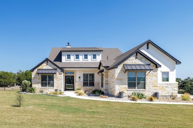 view of front of property featuring a front yard