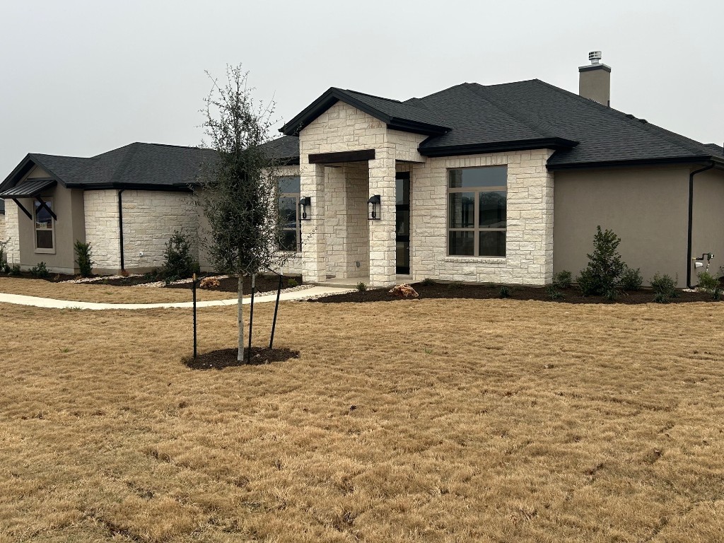 view of front of home with a front lawn