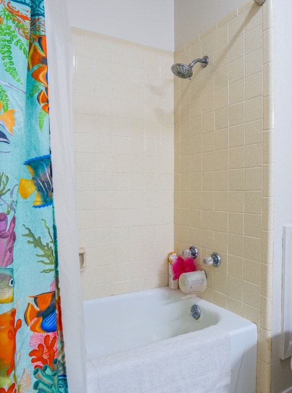 bathroom with shower / bathtub combination with curtain