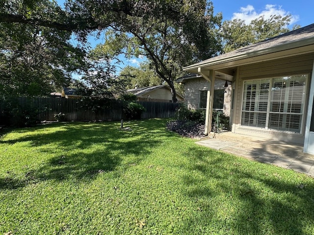 view of yard with a patio area