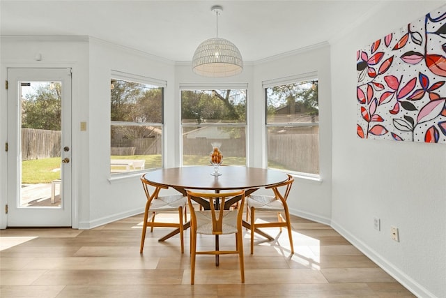 dining room featuring light hardwood / wood-style floors and ornamental molding