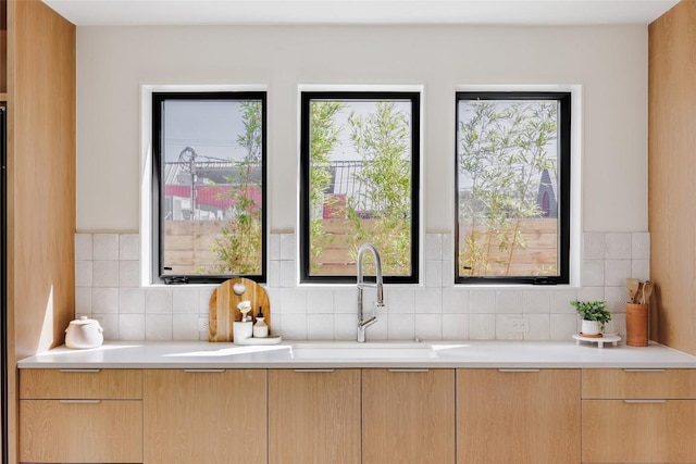 2112 Lawnmont Ave, Austin, TX 78756 - bathroom featuring decorative backsplash