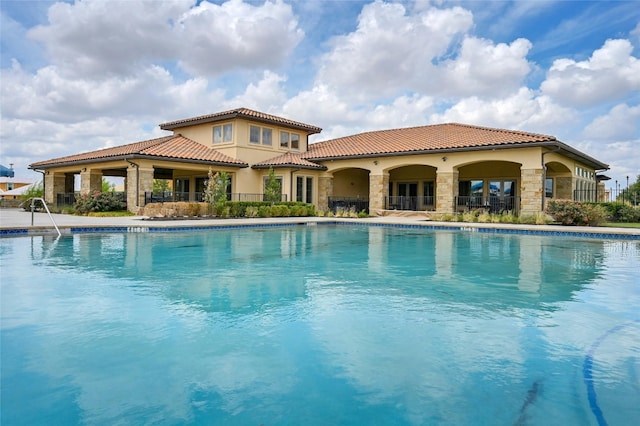 view of swimming pool