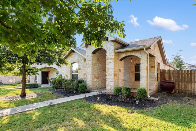 view of front of house with a front yard