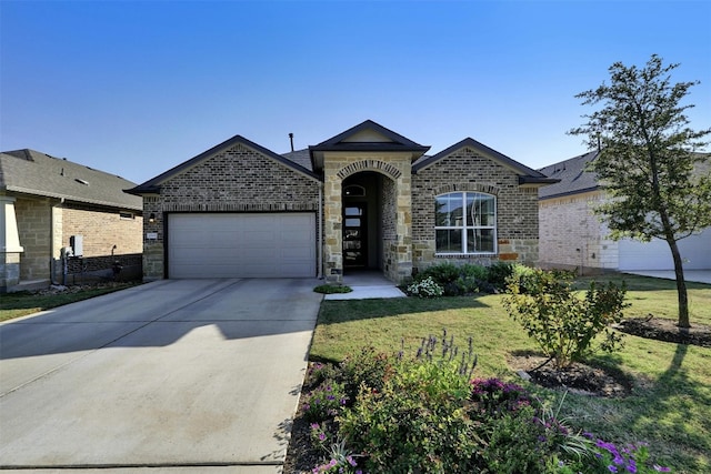 view of front of property featuring a front lawn and a garage