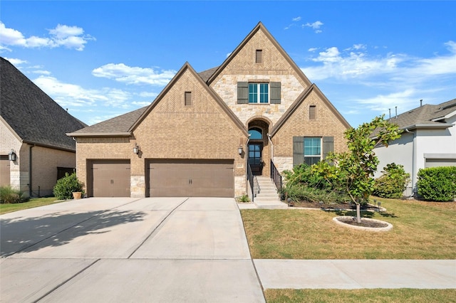 view of front of property featuring a front yard