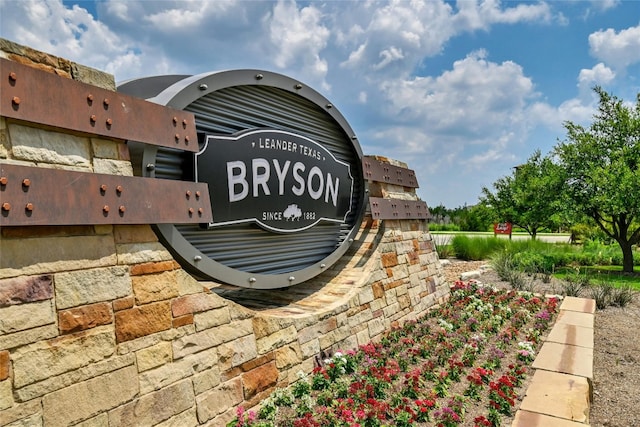 view of community / neighborhood sign