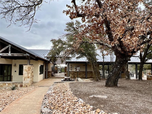 view of yard with a patio