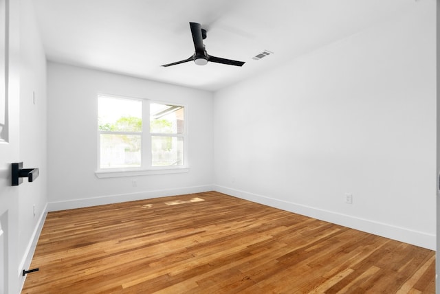 empty room featuring light hardwood / wood-style floors and ceiling fan