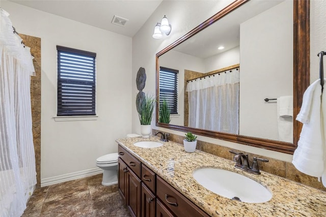 504 Pheasant Mdw, Liberty Hill, TX 78642 - full bath featuring double vanity, toilet, baseboards, and a shower with curtain