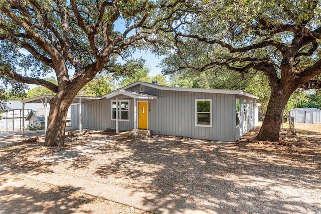 view of front of property