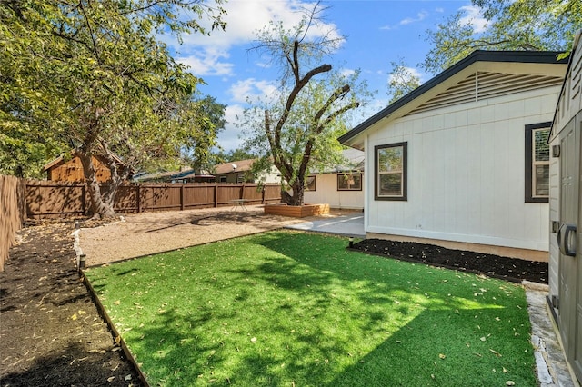 view of yard featuring a patio