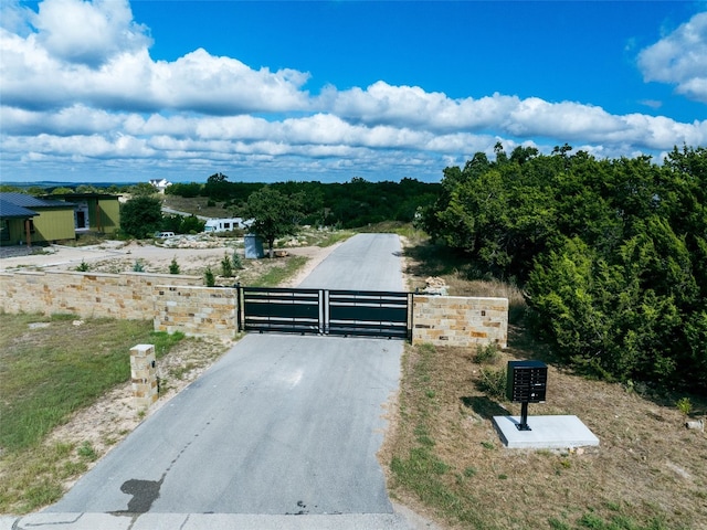 Listing photo 3 for 440 Vail River Rd, Dripping Springs TX 78620