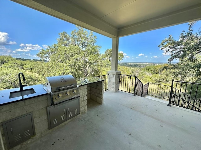 view of patio featuring an outdoor kitchen and grilling area