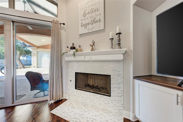 living room with lofted ceiling, dark wood-type flooring, and a fireplace