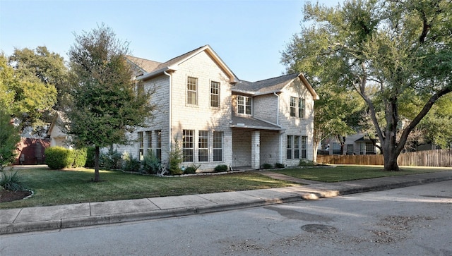 front facade featuring a front yard