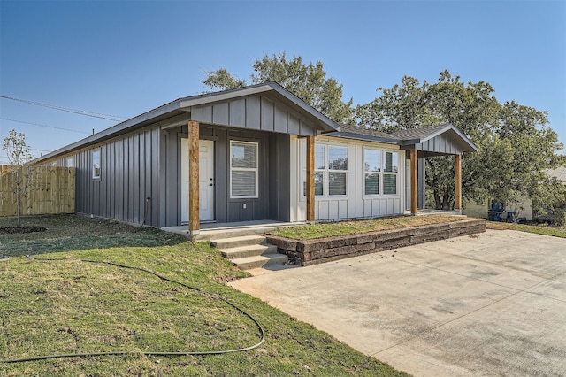 view of front of home featuring covered porch and a front yard