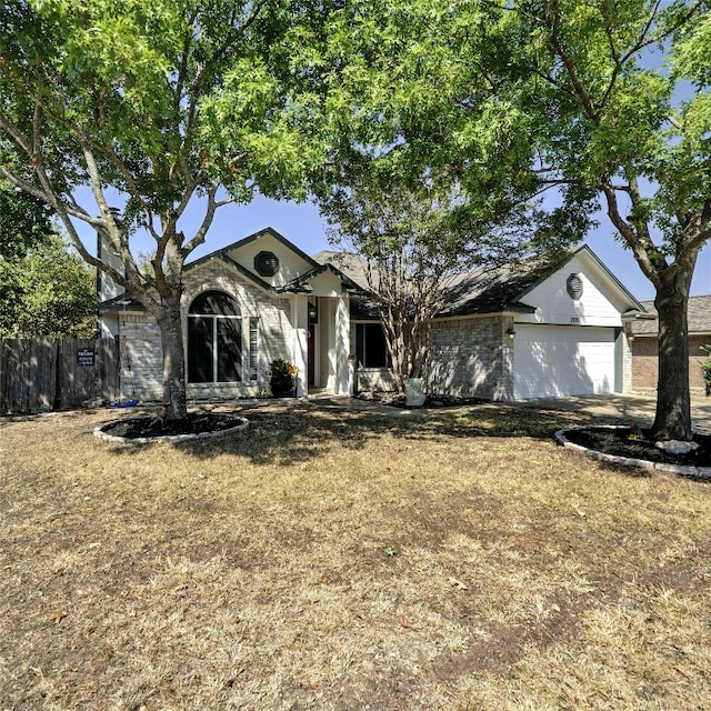 ranch-style house featuring a front yard