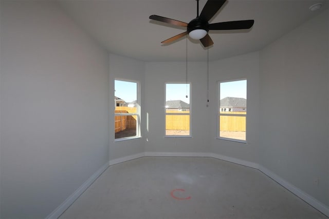 unfurnished room featuring concrete floors and ceiling fan