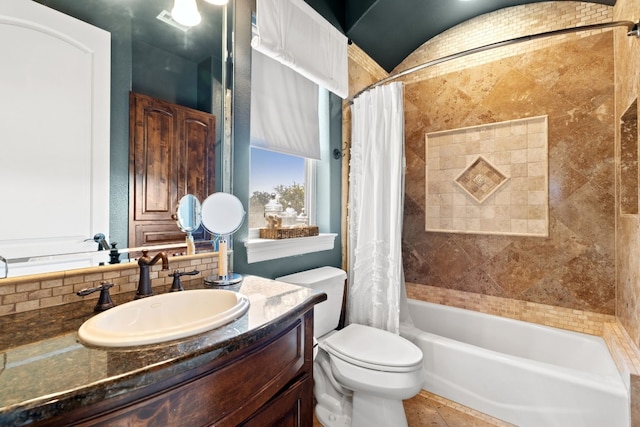 full bathroom with shower / bath combination with curtain, toilet, vanity, and tasteful backsplash