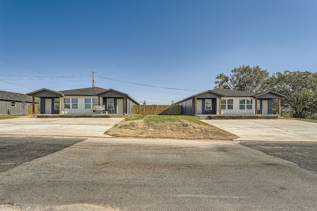 view of front of property