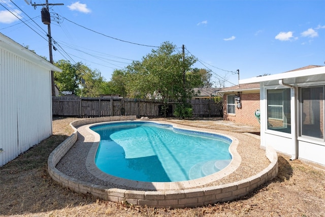 view of swimming pool