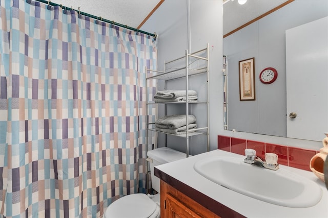 bathroom featuring vanity, a textured ceiling, a shower with curtain, crown molding, and toilet