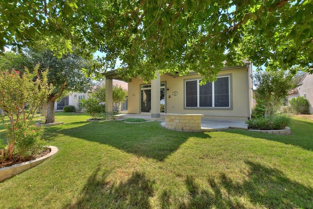 view of front facade with a front lawn