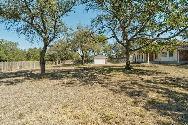 view of yard with a shed