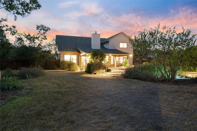 view of front of house featuring a lawn