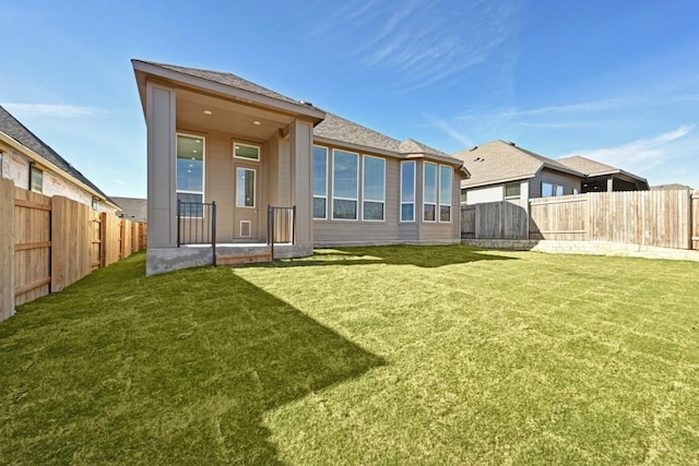 back of house featuring a lawn