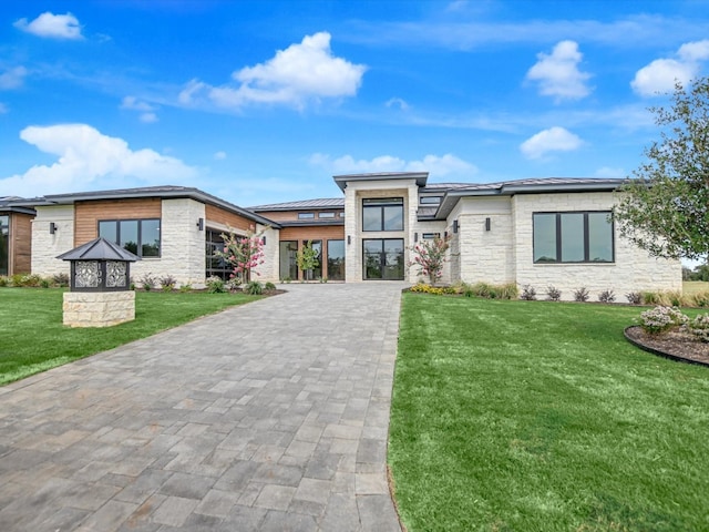 prairie-style home featuring a front yard