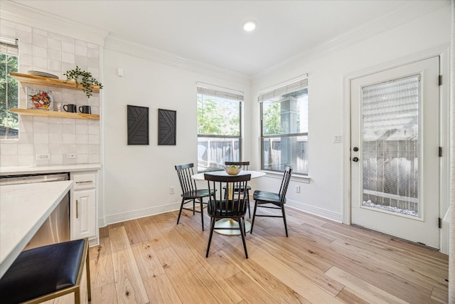 dining room featuring crown molding and light hardwood / wood-style floors