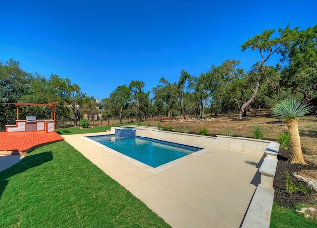 view of pool featuring a patio, a yard, and an in ground hot tub