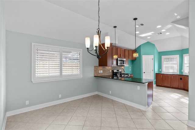 kitchen featuring a chandelier, decorative light fixtures, vaulted ceiling, kitchen peninsula, and light tile patterned floors