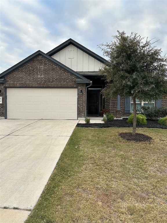 view of front of house featuring a front yard and a garage