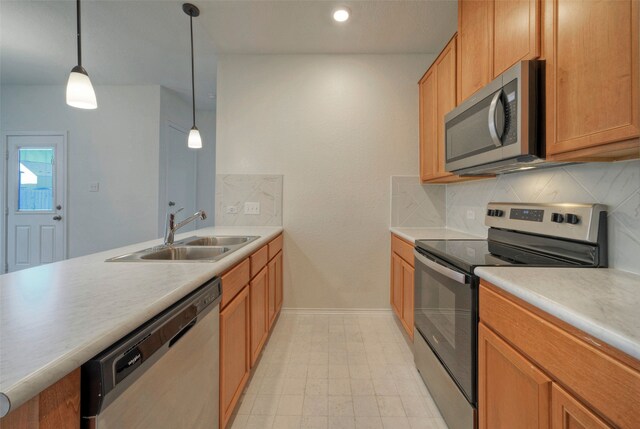 kitchen featuring decorative light fixtures, sink, stainless steel appliances, and tasteful backsplash