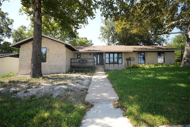 view of front of home with a front lawn