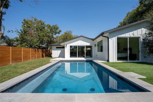 view of swimming pool featuring a lawn