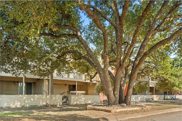 view of front of property