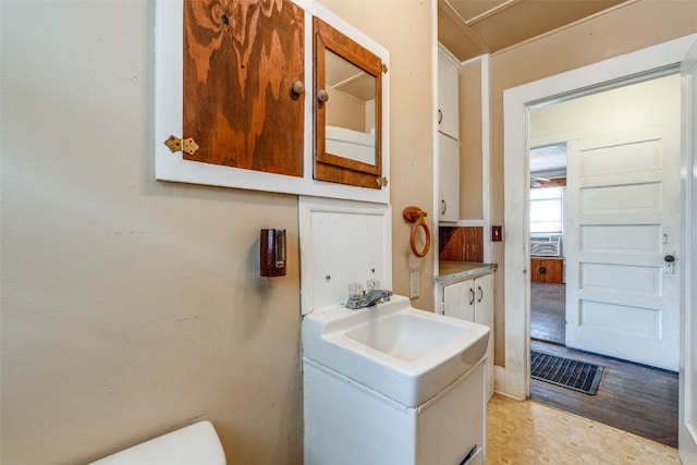 laundry room featuring light hardwood / wood-style flooring and sink