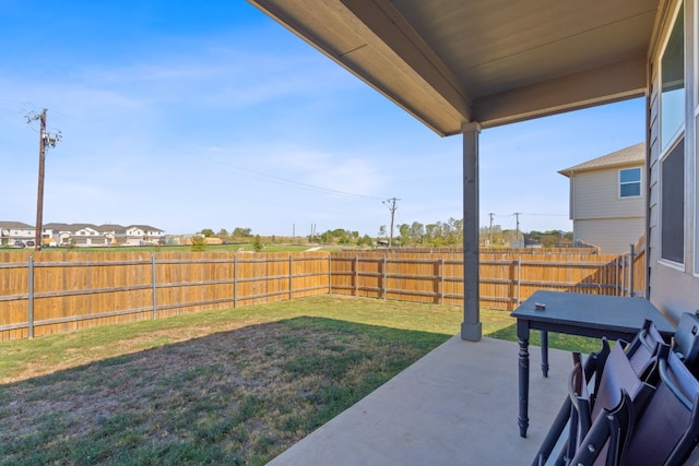 view of yard featuring a patio