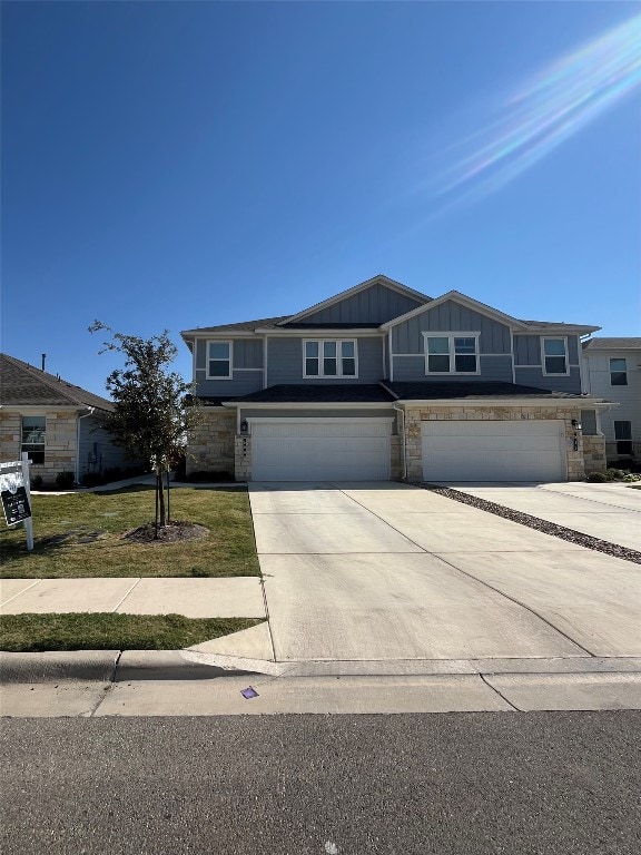 view of front of home featuring a front yard and a garage